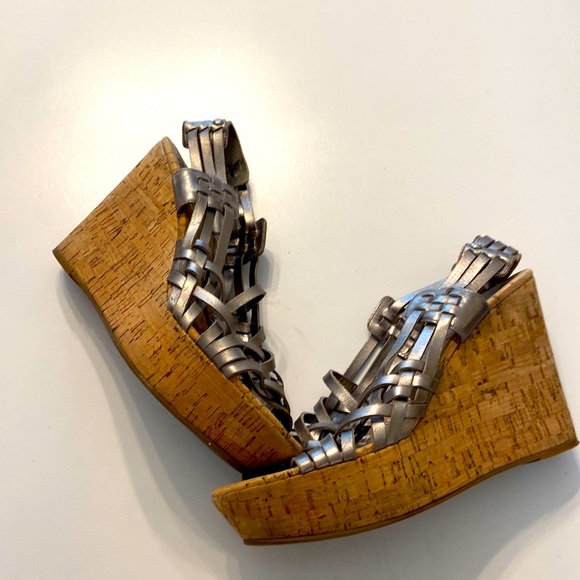 Juicy Couture Shoes - Juicy Couture Silver Strappy Leather Slingback Kody Wedge Sandals size 10